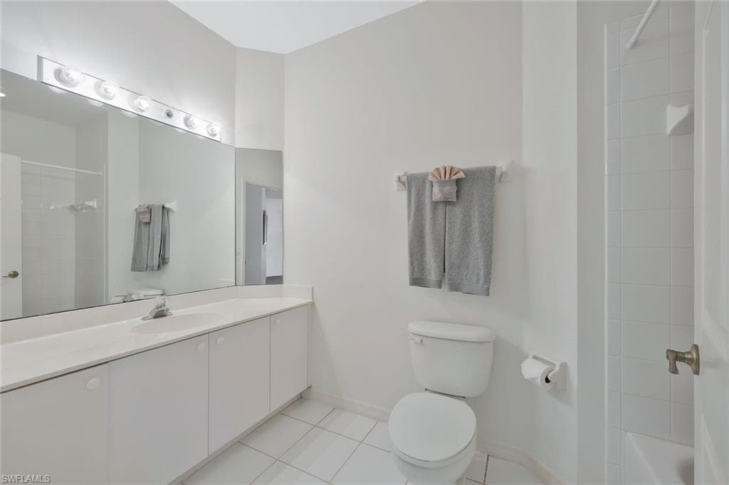 5963 Sand Wedge Ln 207, Naples, FL 34110-17