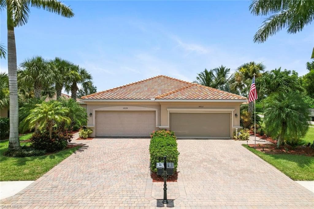 14598 Grapevine Dr, Naples, FL 34114-26