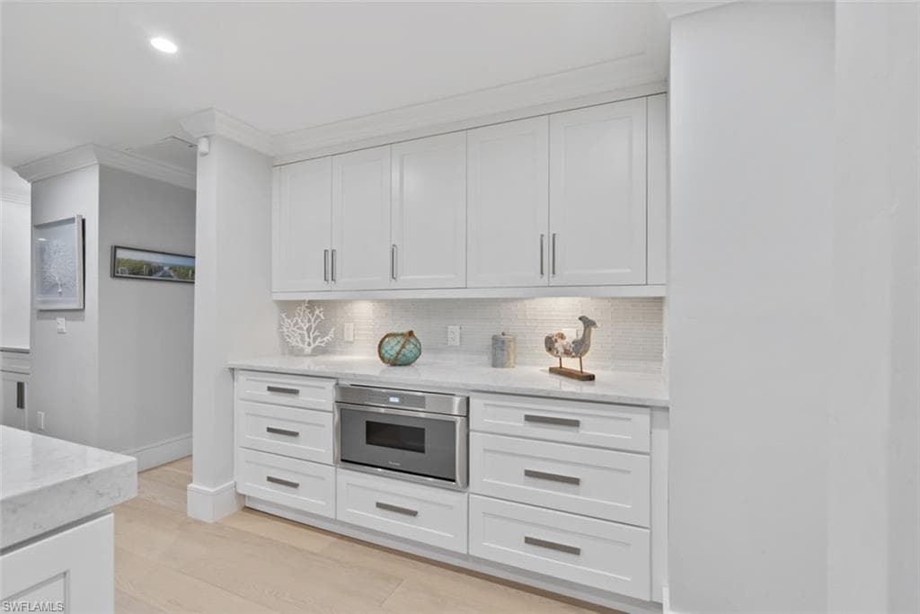 635 Fountainhead Ln, Naples, FL 34103-8