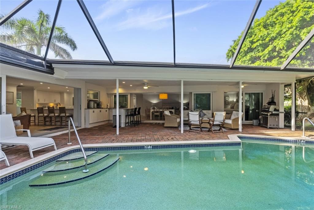 635 Fountainhead Ln, Naples, FL 34103-9