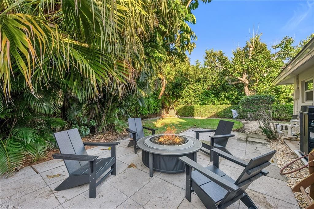 635 Fountainhead Ln, Naples, FL 34103-24