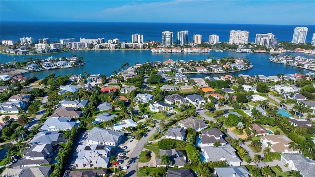 635 Fountainhead Ln, Naples, FL 34103-33