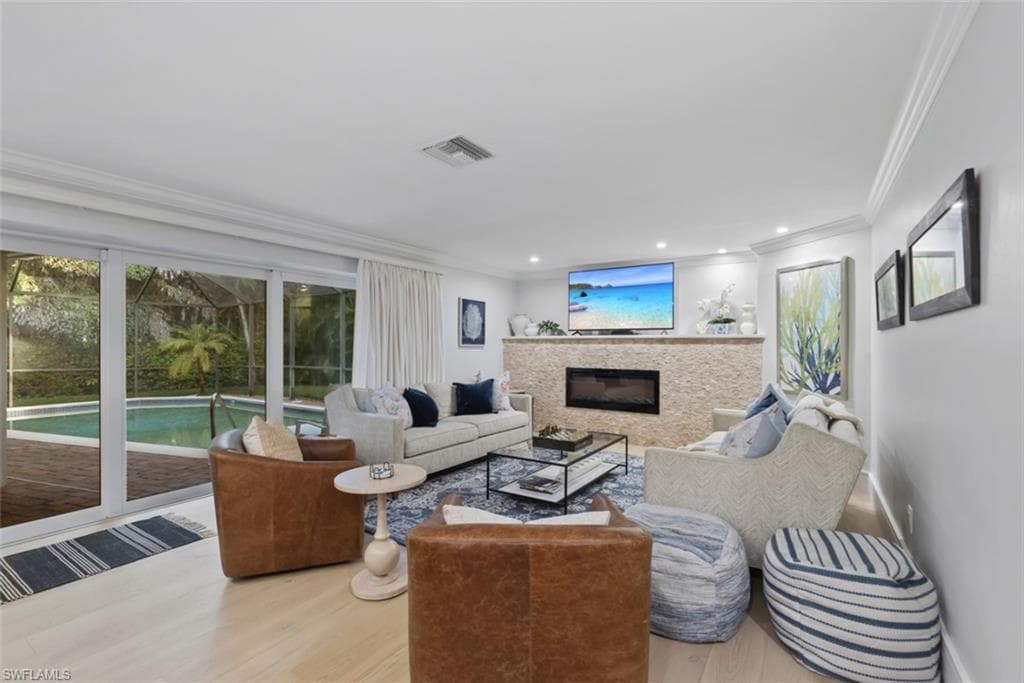 635 Fountainhead Ln, Naples, FL 34103-3