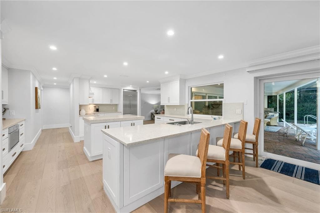 635 Fountainhead Ln, Naples, FL 34103-6