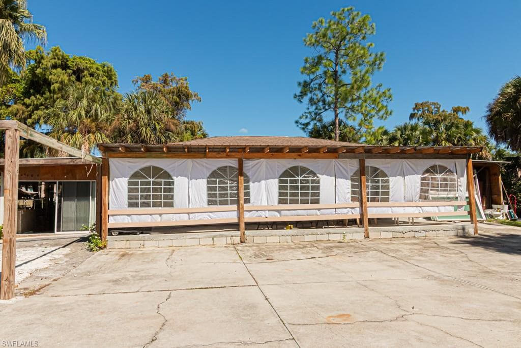 740 31st St SW, Naples, FL 34117-9