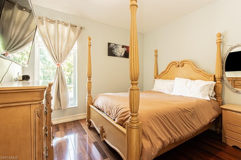 740 31st St SW, Naples, FL 34117-36