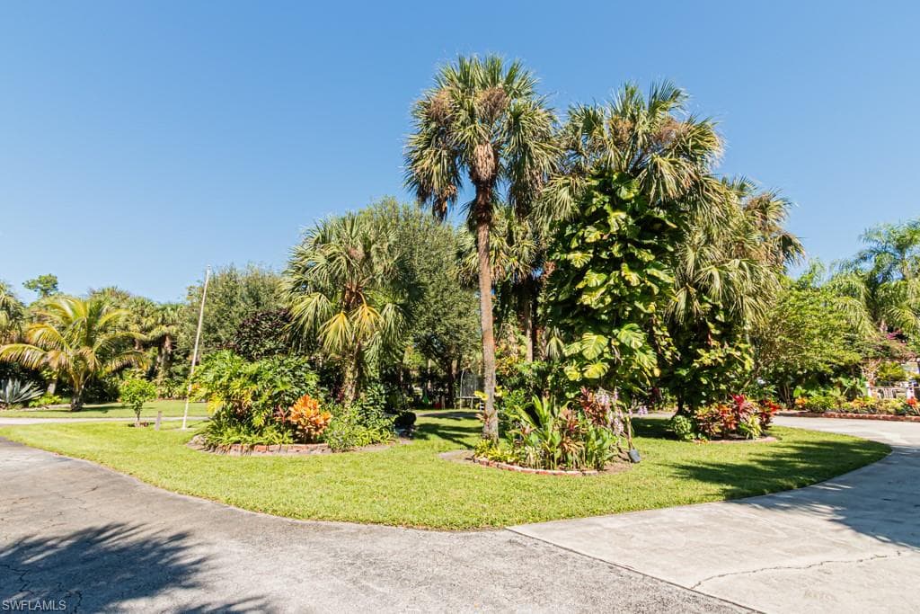 740 31st St SW, Naples, FL 34117-4