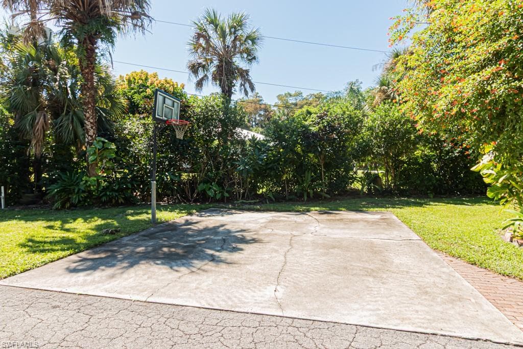 740 31st St SW, Naples, FL 34117-5