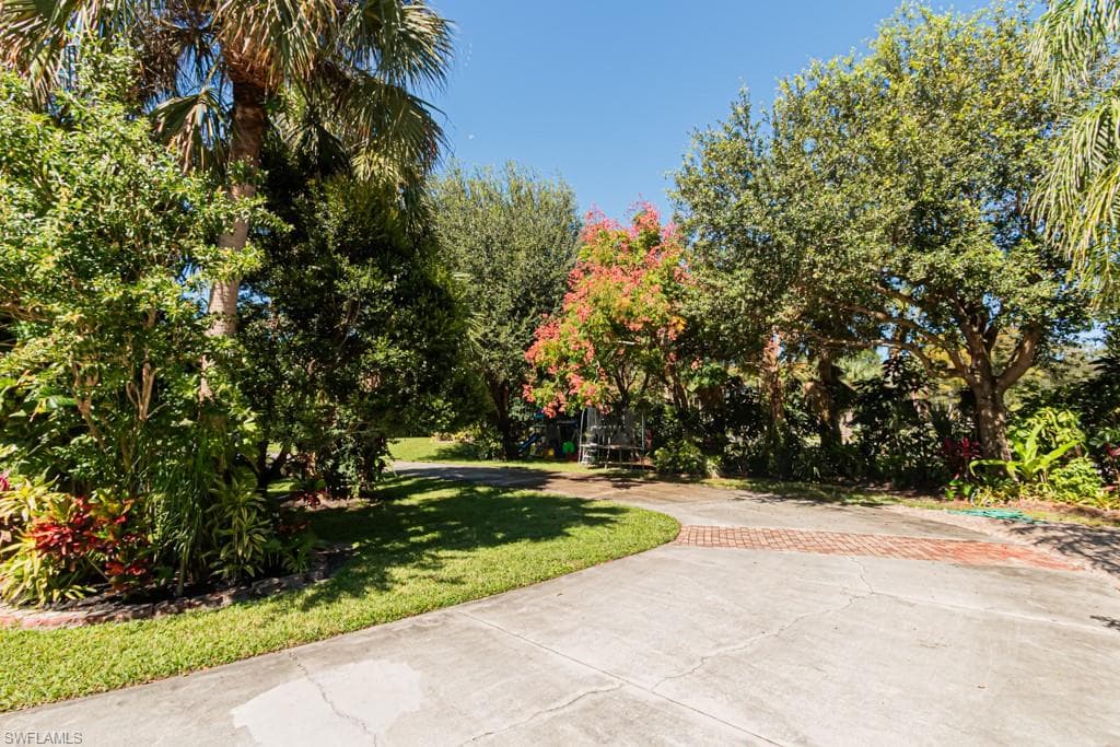 740 31st St SW, Naples, FL 34117-6
