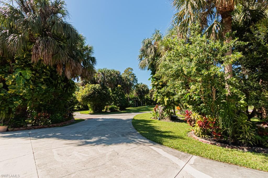 740 31st St SW, Naples, FL 34117-7