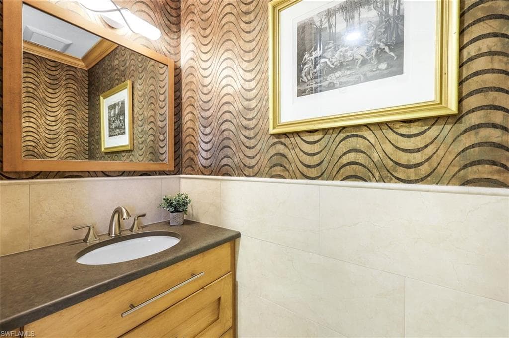 805 Bentwater Cir 101, Naples, FL 34108-12