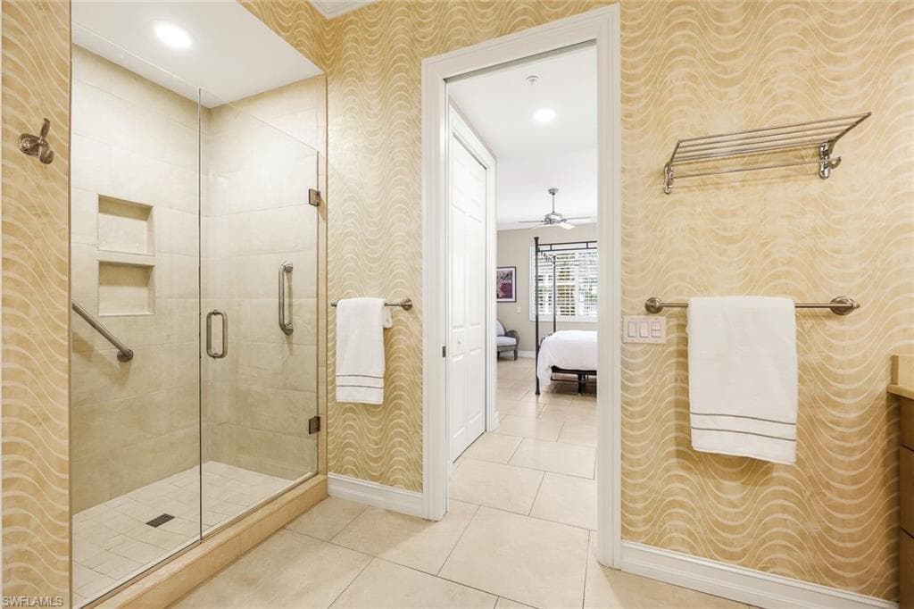 805 Bentwater Cir 101, Naples, FL 34108-17