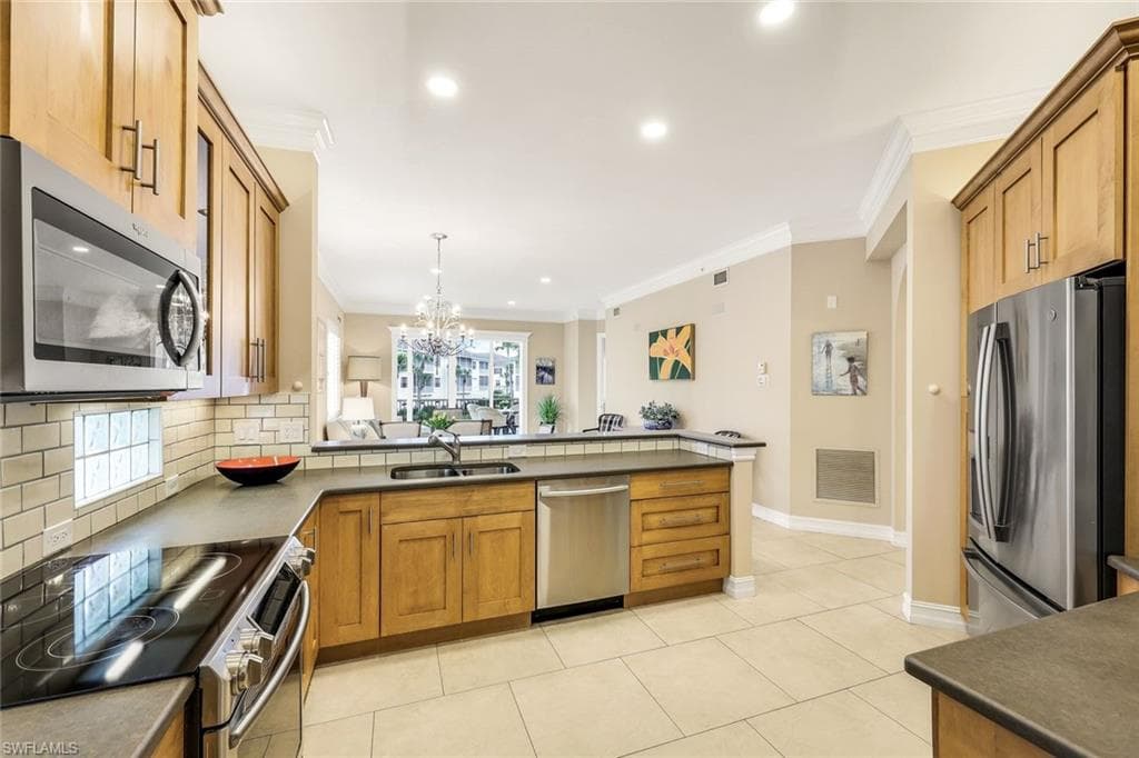 805 Bentwater Cir 101, Naples, FL 34108-7