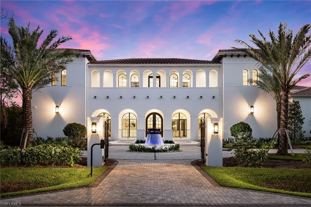 50 Mahogany Dr, Naples, FL 34108-1