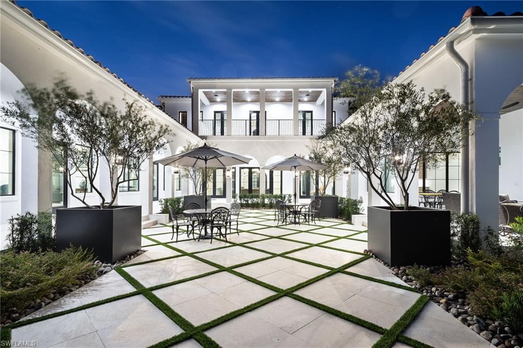 50 Mahogany Dr, Naples, FL 34108-2