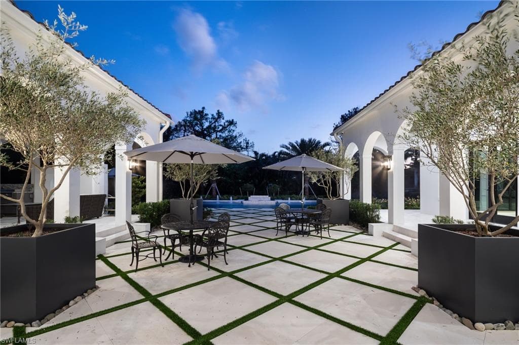 50 Mahogany Dr, Naples, FL 34108-4