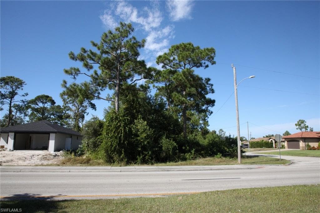 209 Gunnery Rd N, Lehigh Acres, FL 33971-2