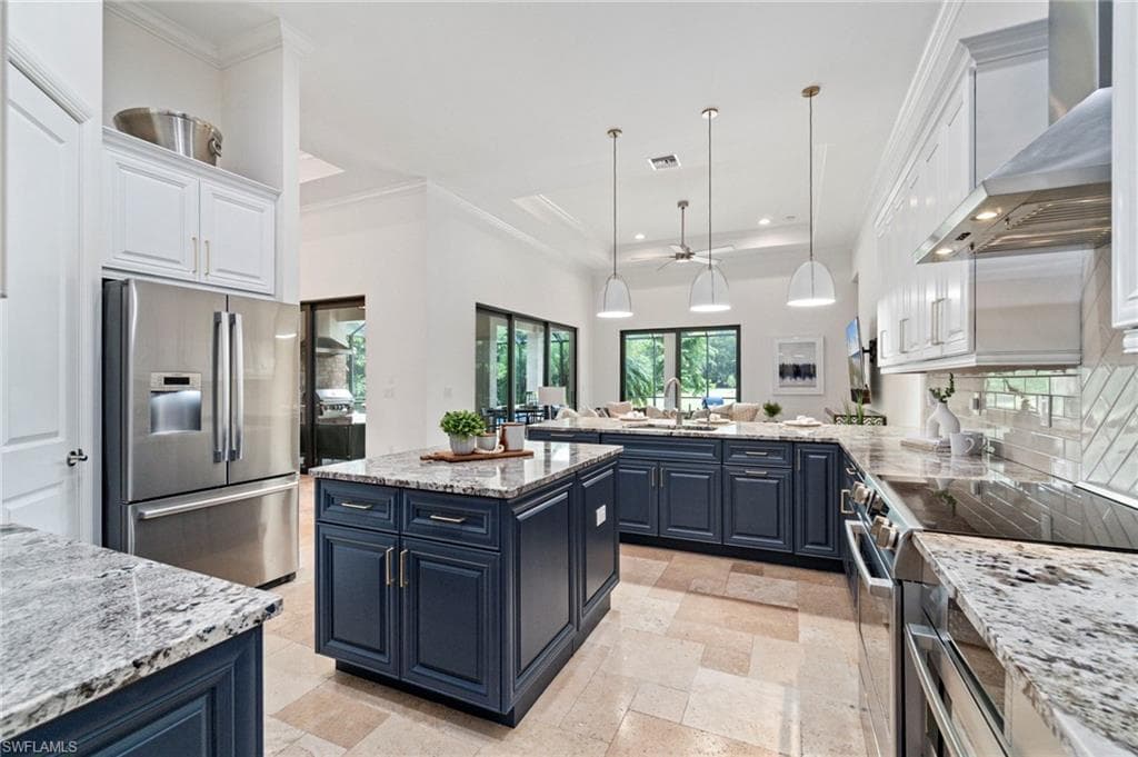 5710 Spanish Oaks Ln, Naples, FL 34119-17