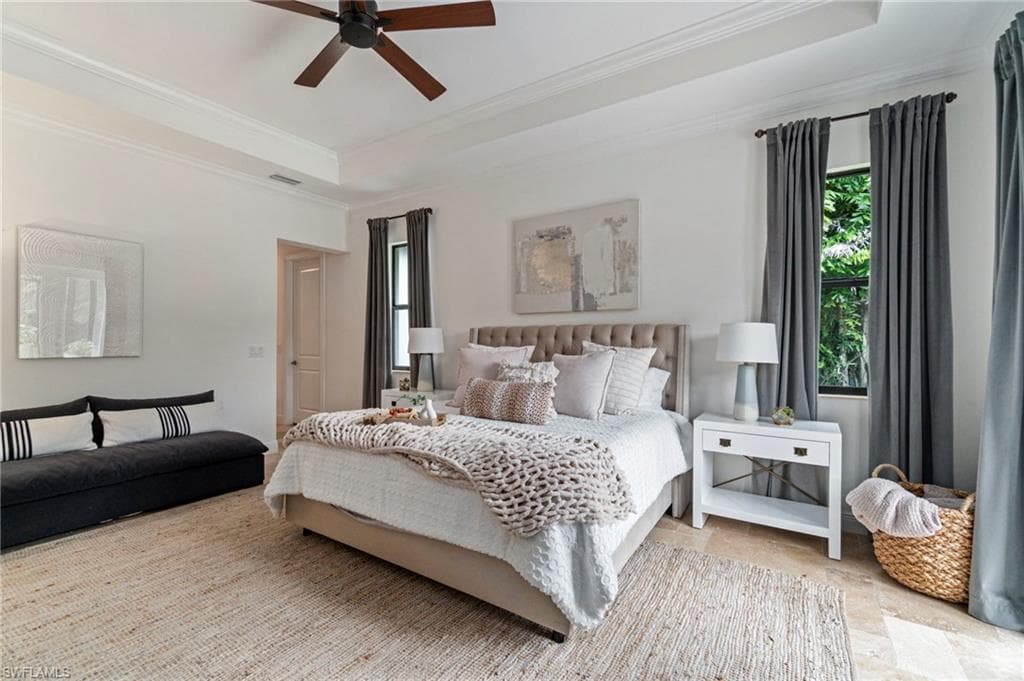 5710 Spanish Oaks Ln, Naples, FL 34119-21