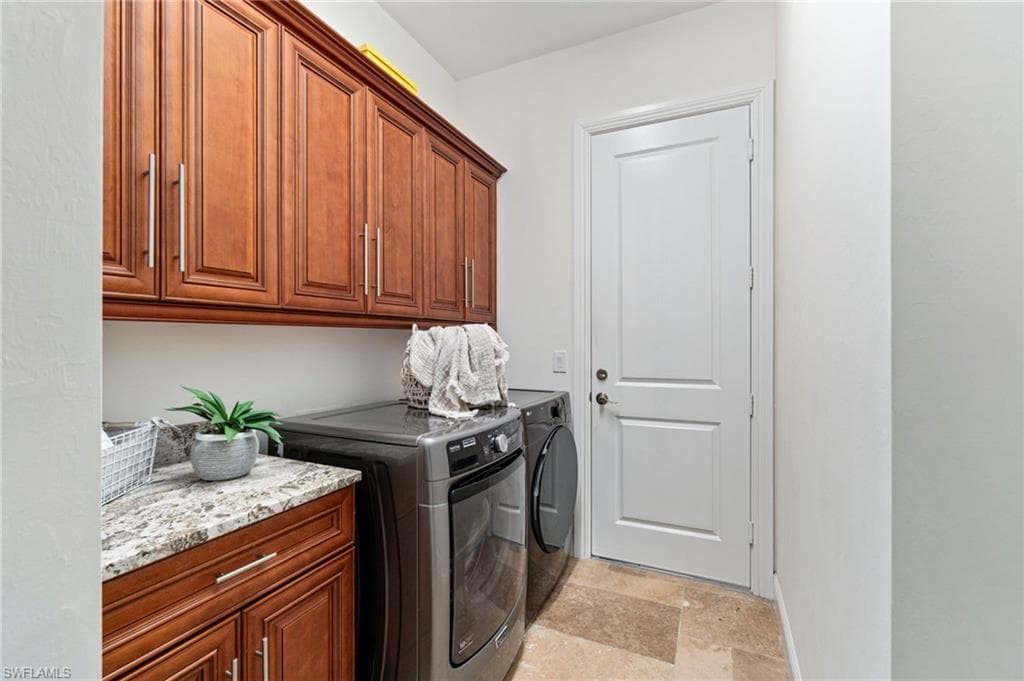 5710 Spanish Oaks Ln, Naples, FL 34119-32