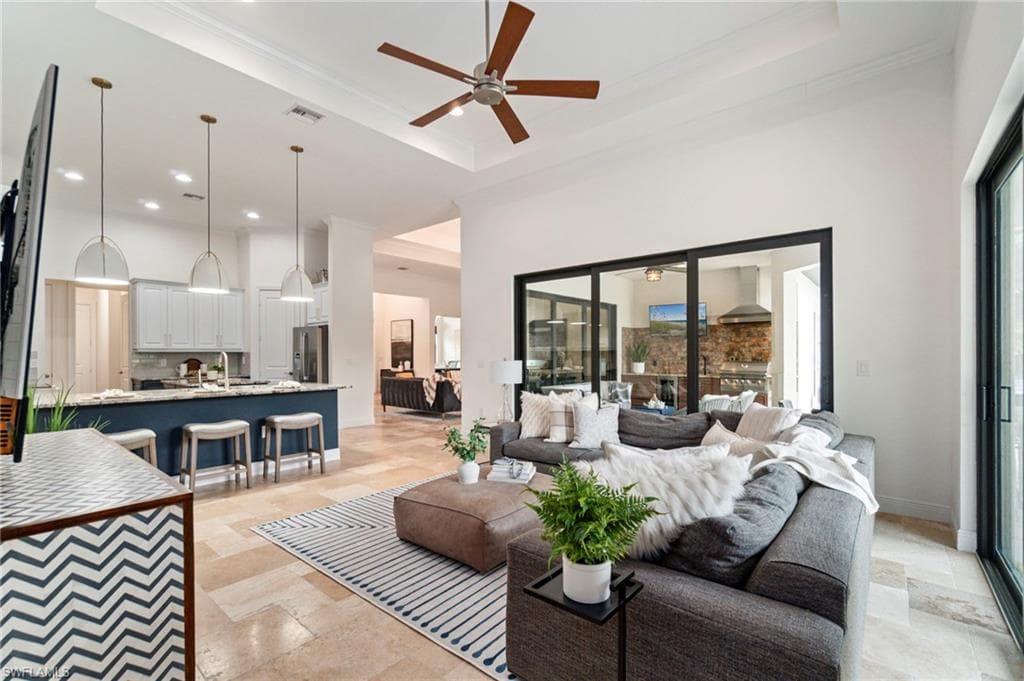 5710 Spanish Oaks Ln, Naples, FL 34119-4