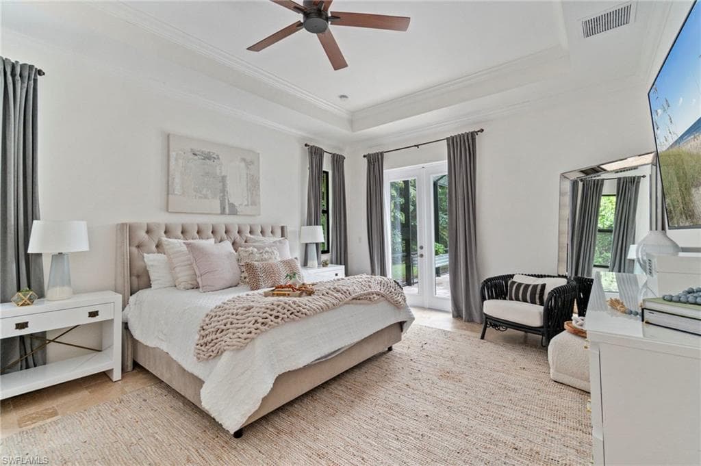 5710 Spanish Oaks Ln, Naples, FL 34119-5