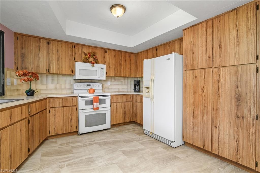 191 Round Key Cir D2, Naples, FL 34112-13