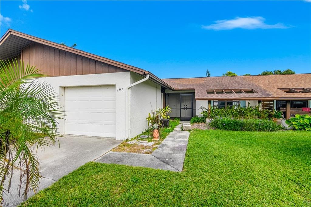 191 Round Key Cir D2, Naples, FL 34112-2