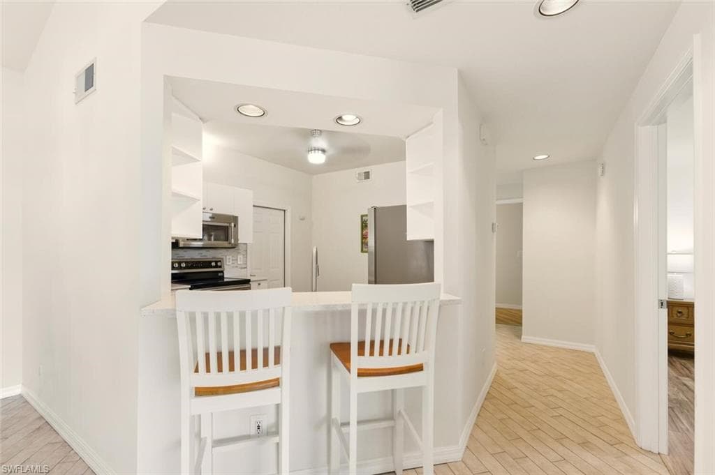 636 Windsor Sq 102, Naples, FL 34104-6