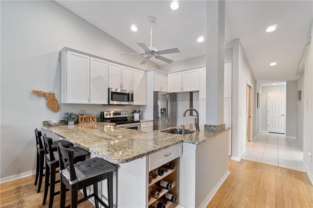 834 Gulf Pavilion Dr 201, Naples, FL 34108-9