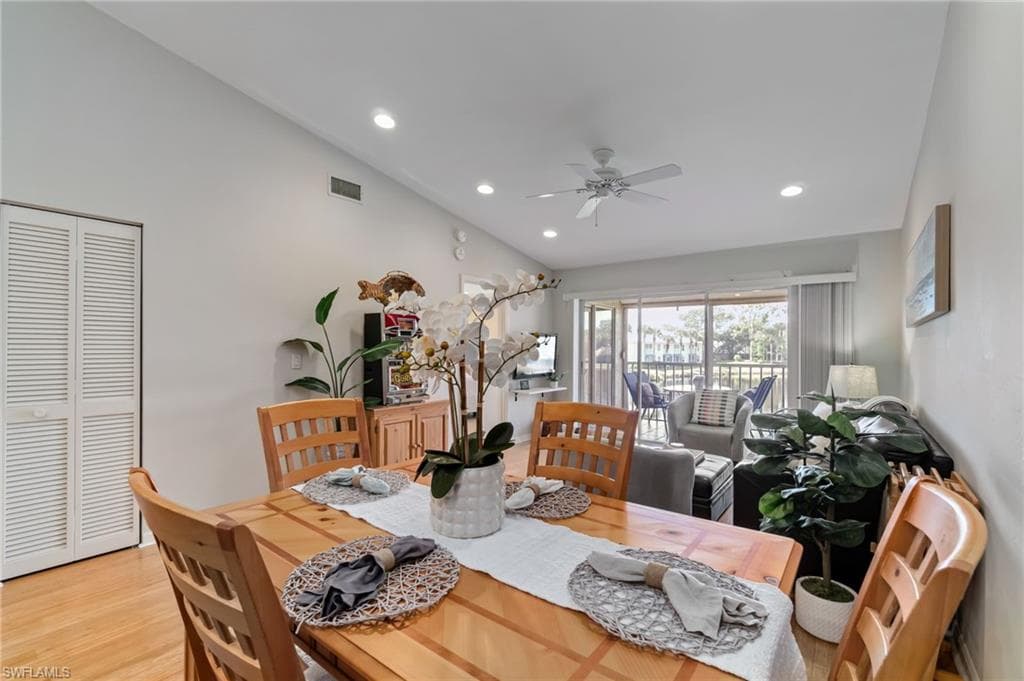 834 Gulf Pavilion Dr 201, Naples, FL 34108-11