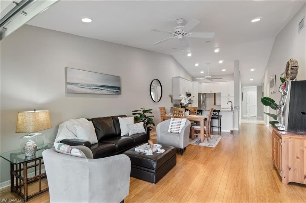 834 Gulf Pavilion Dr 201, Naples, FL 34108-14