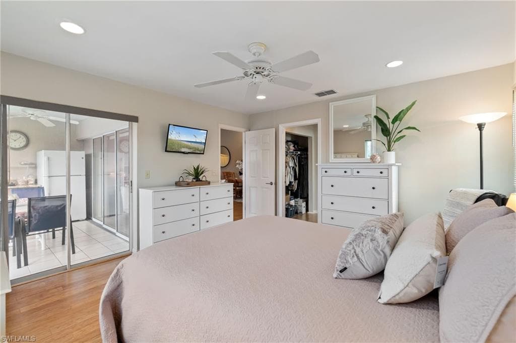 834 Gulf Pavilion Dr 201, Naples, FL 34108-19