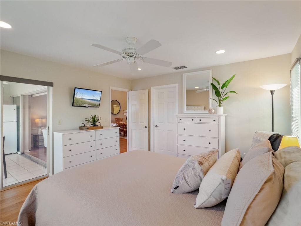 834 Gulf Pavilion Dr 201, Naples, FL 34108-22