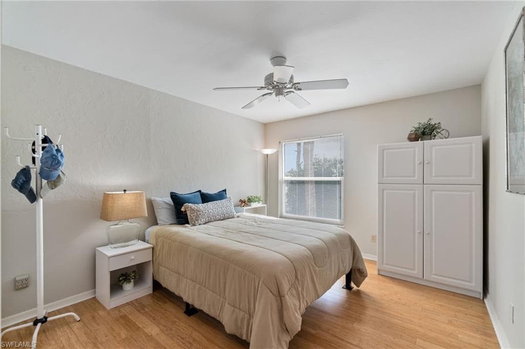 834 Gulf Pavilion Dr 201, Naples, FL 34108-29