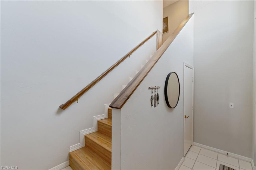 834 Gulf Pavilion Dr 201, Naples, FL 34108-3