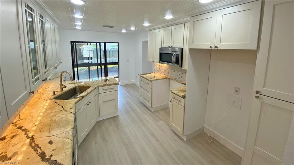 718 Reef Point Cir, Naples, FL 34108-12