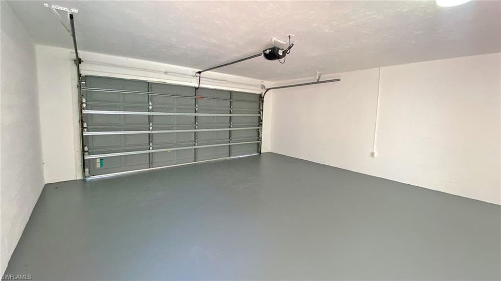 718 Reef Point Cir, Naples, FL 34108-18