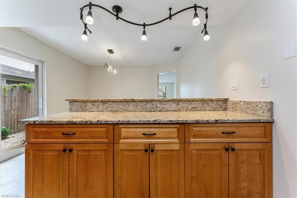 755 106th Ave N, Naples, FL 34108-8