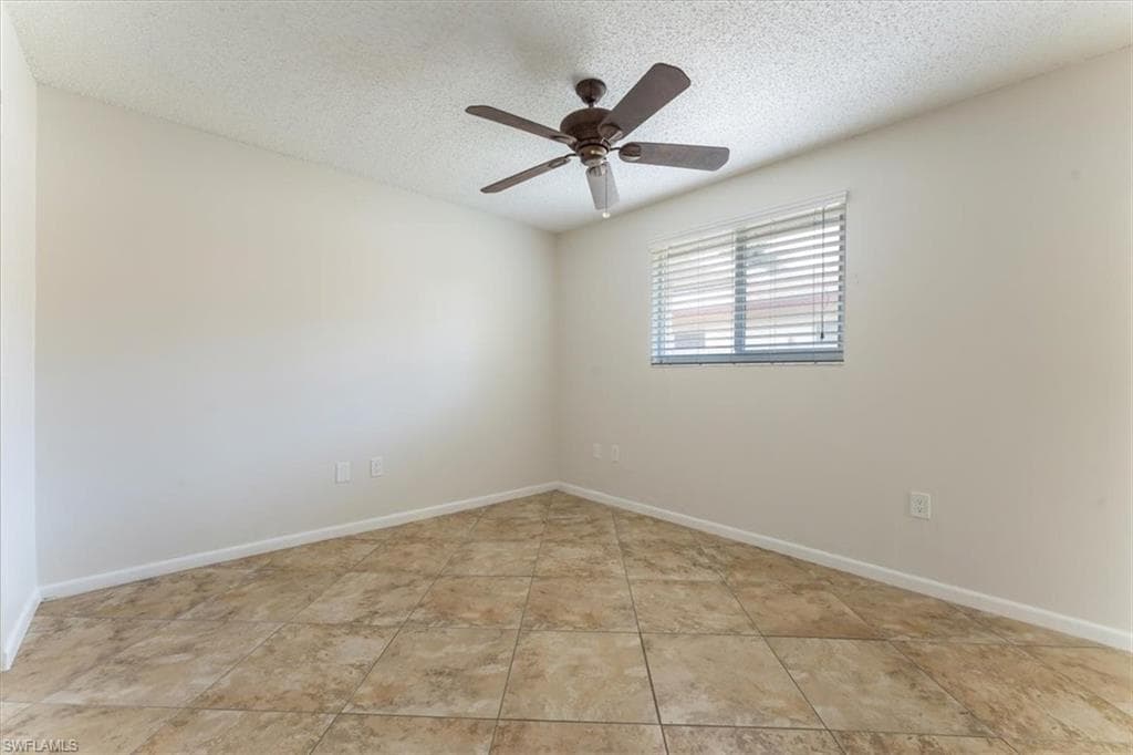 755 106th Ave N, Naples, FL 34108-17