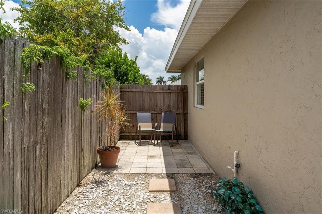 755 106th Ave N, Naples, FL 34108-24