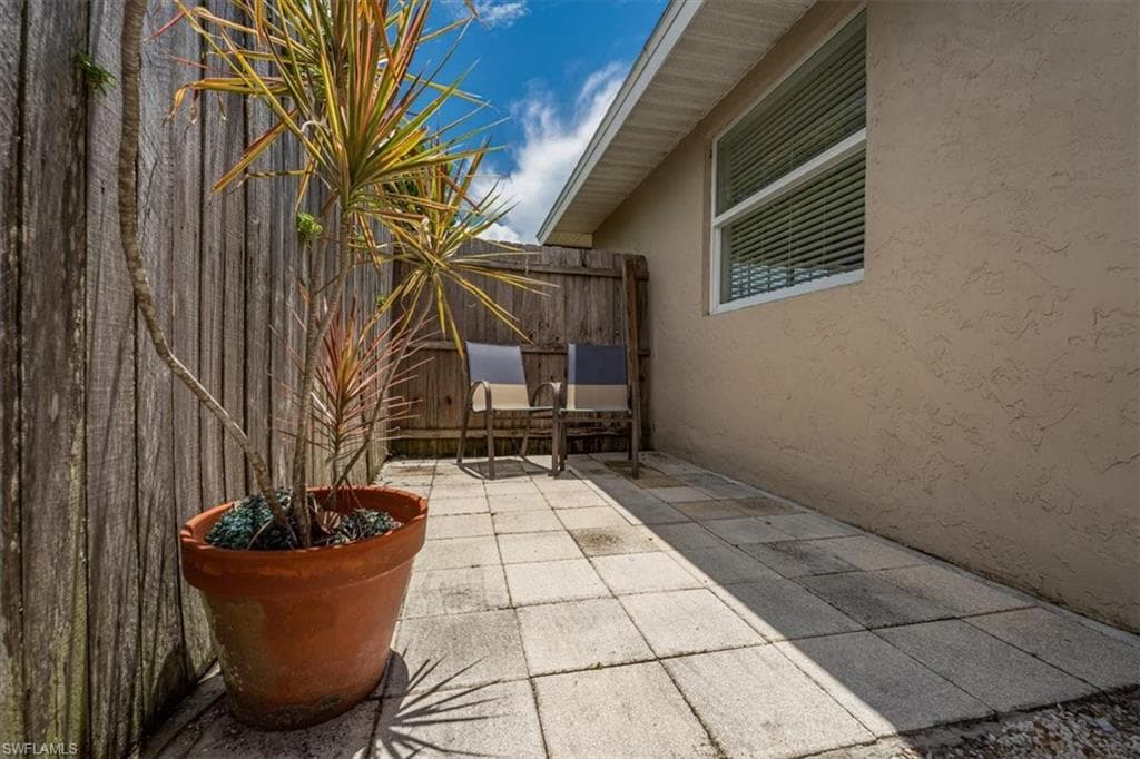 755 106th Ave N, Naples, FL 34108-25