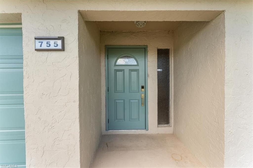 755 106th Ave N, Naples, FL 34108-3