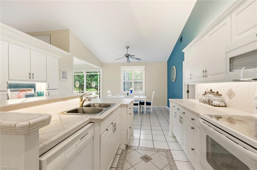 157 Versailles Cir, Naples, FL 34112-12