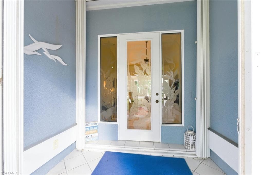 157 Versailles Cir, Naples, FL 34112-4