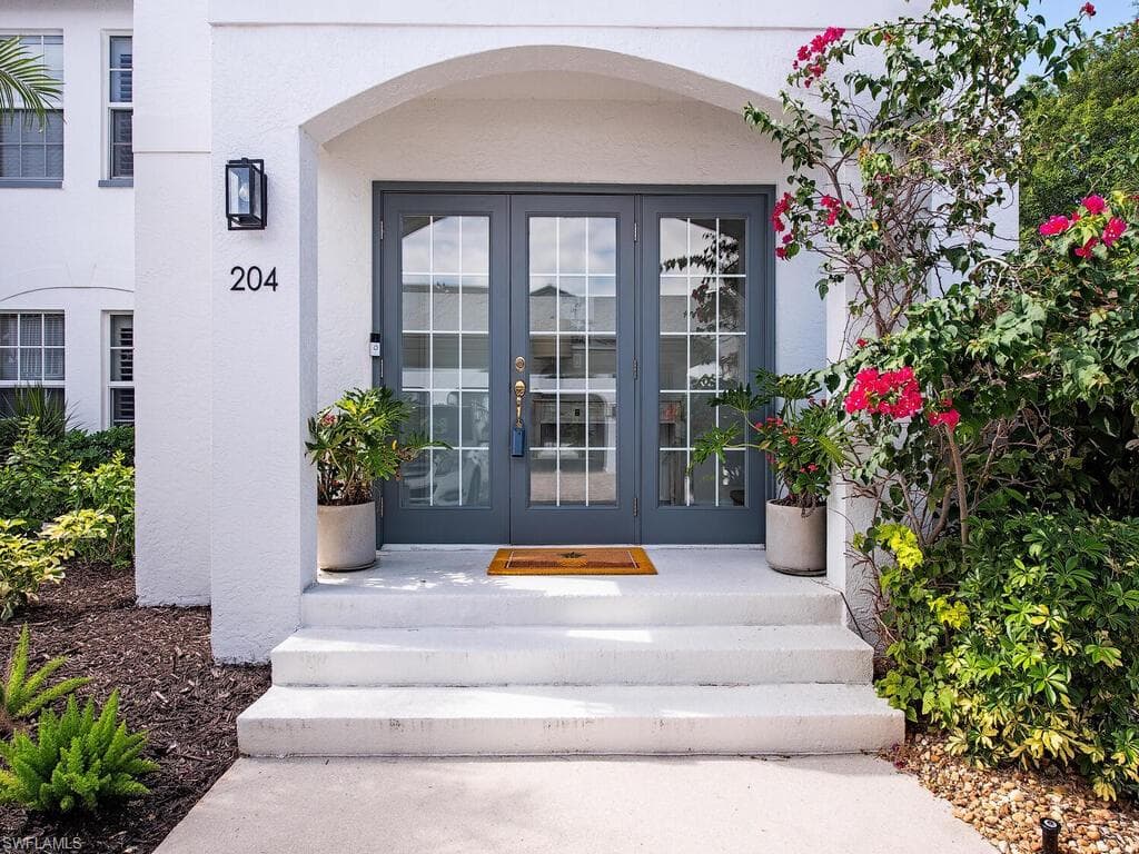 823 Tanbark Dr 204, Naples, FL 34108-1