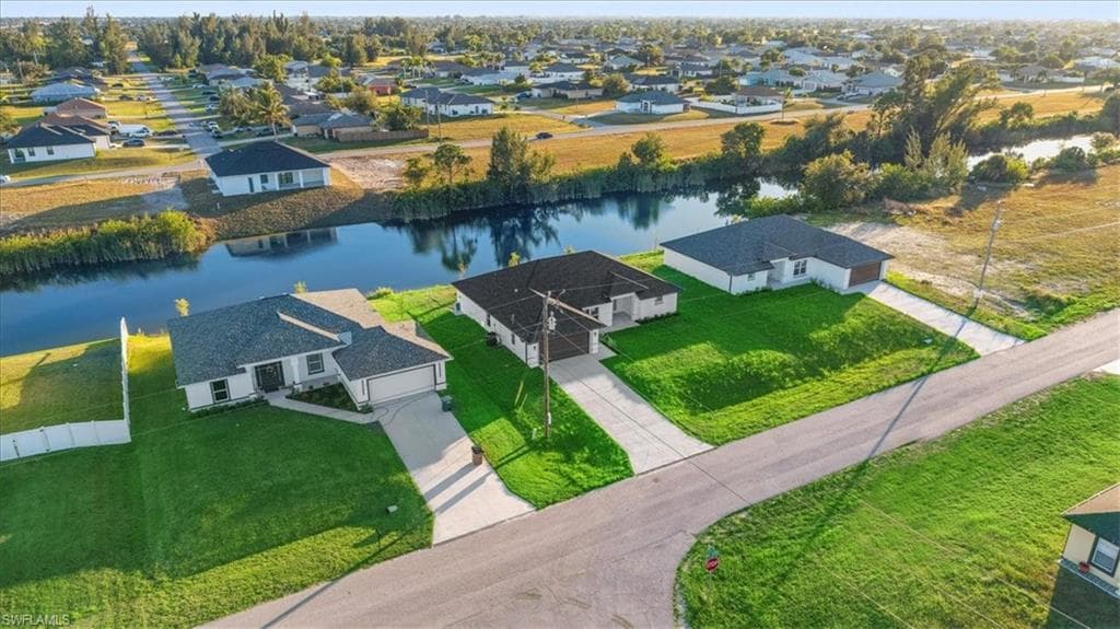 102 20th St, Cape Coral, FL 33993-27