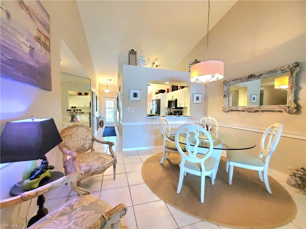 385 Dover Pl 4-402, Naples, FL 34104-8