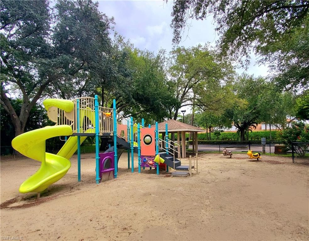 385 Dover Pl 4-402, Naples, FL 34104-39