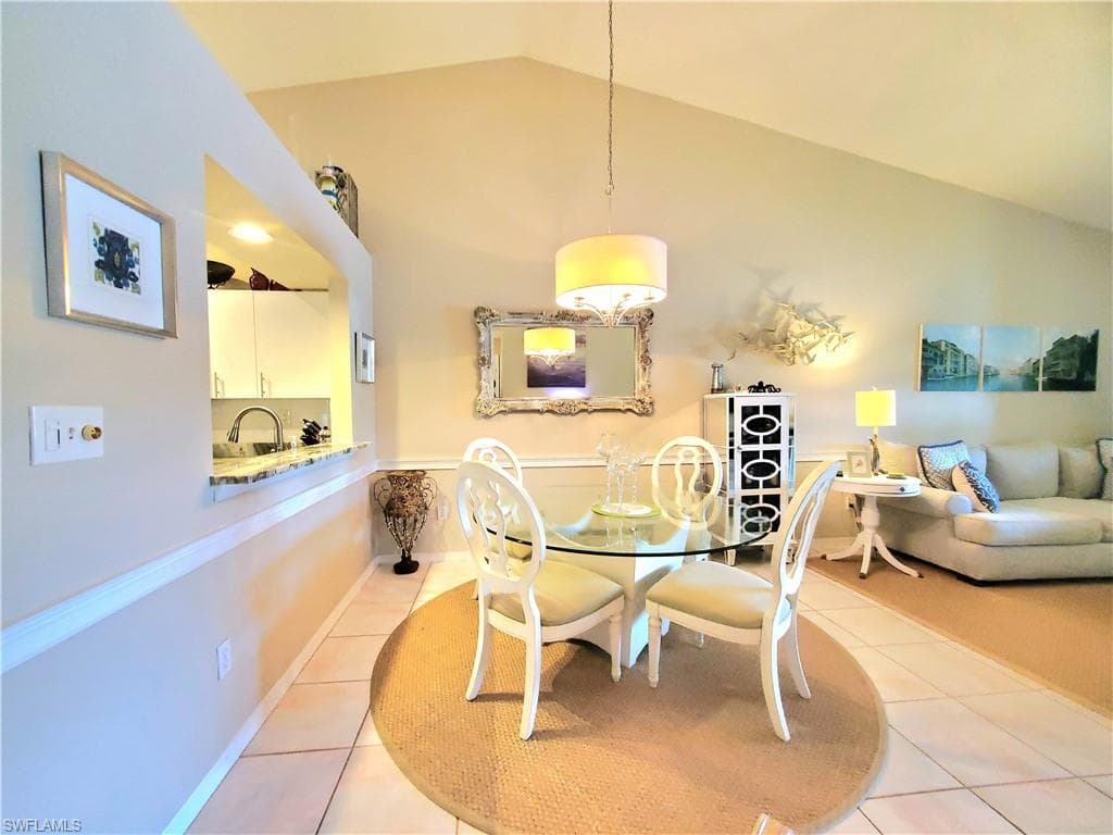 385 Dover Pl 4-402, Naples, FL 34104-4